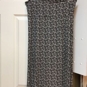 Max Studio long black printed maxi skirt small
